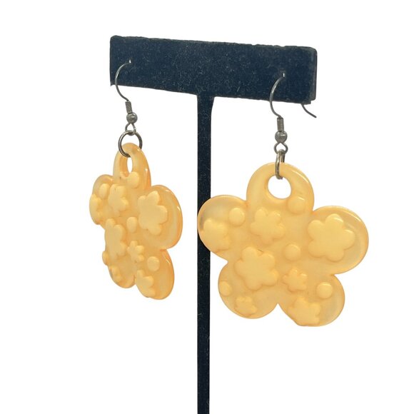 VINTAGE LUCITE FLOWER POWER EARRINGS YELLOW POP ART 60S 80S GROOVY STATEMENT - Picture 3 of 13